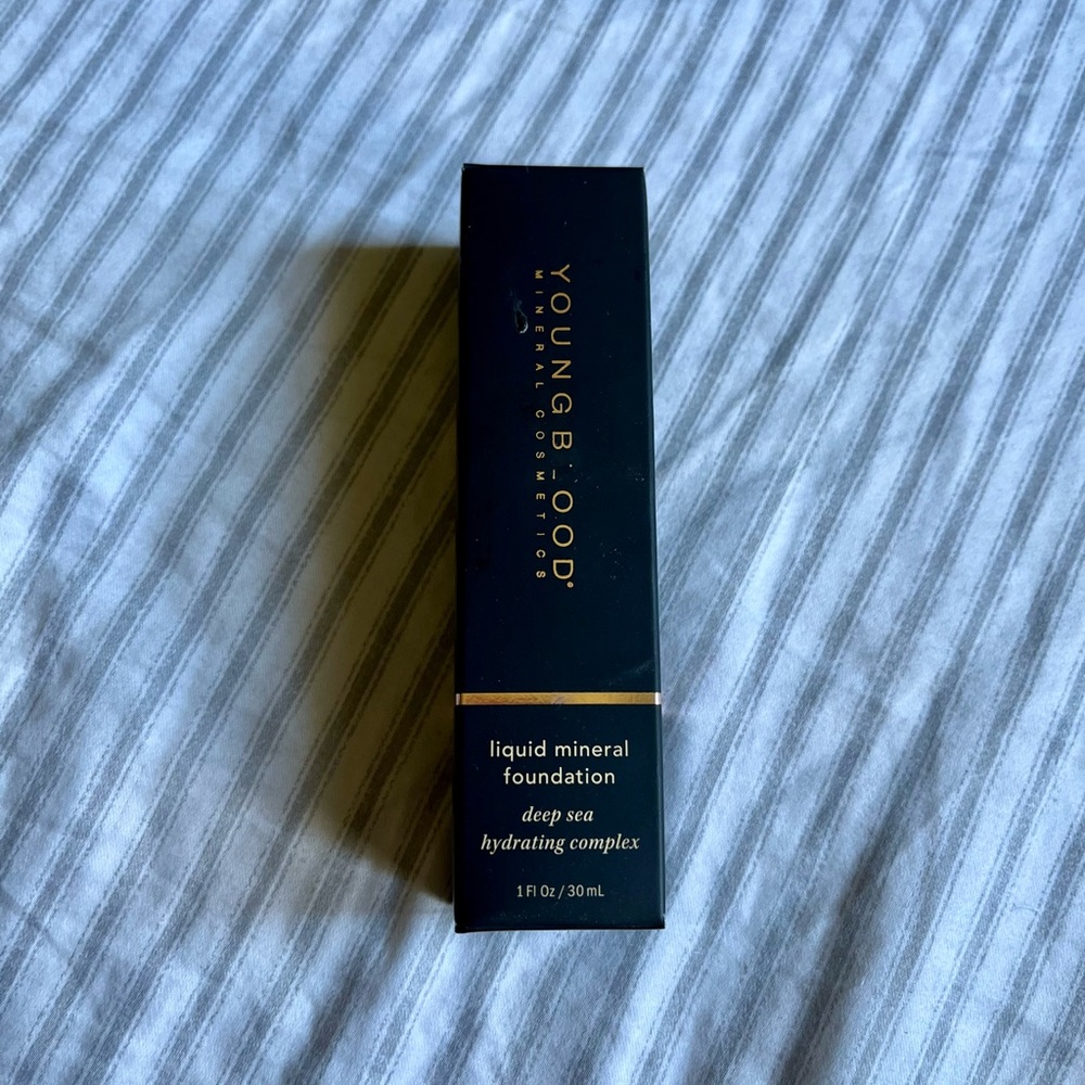 NWOT! Youngblood Cocoa Liquid Foundation